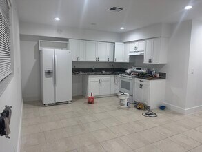 7771 Simms St in Hollywood, FL - Building Photo - Building Photo