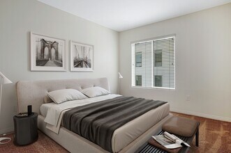 6020 Seabluff Dr, Unit 423 in Los Angeles, CA - Building Photo - Building Photo