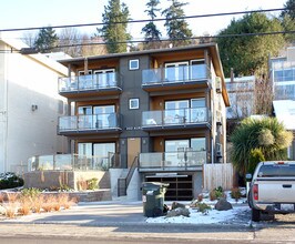 2112 Alki Ave SW in Seattle, WA - Building Photo - Building Photo