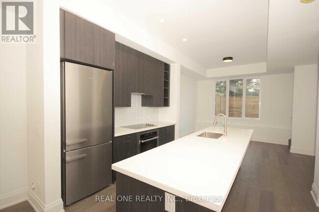 35-35 Dervock Crescent in Toronto, ON - Building Photo - Building Photo