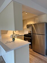 2425 Purdue Ave, Unit 206 in Los Angeles, CA - Building Photo - Building Photo