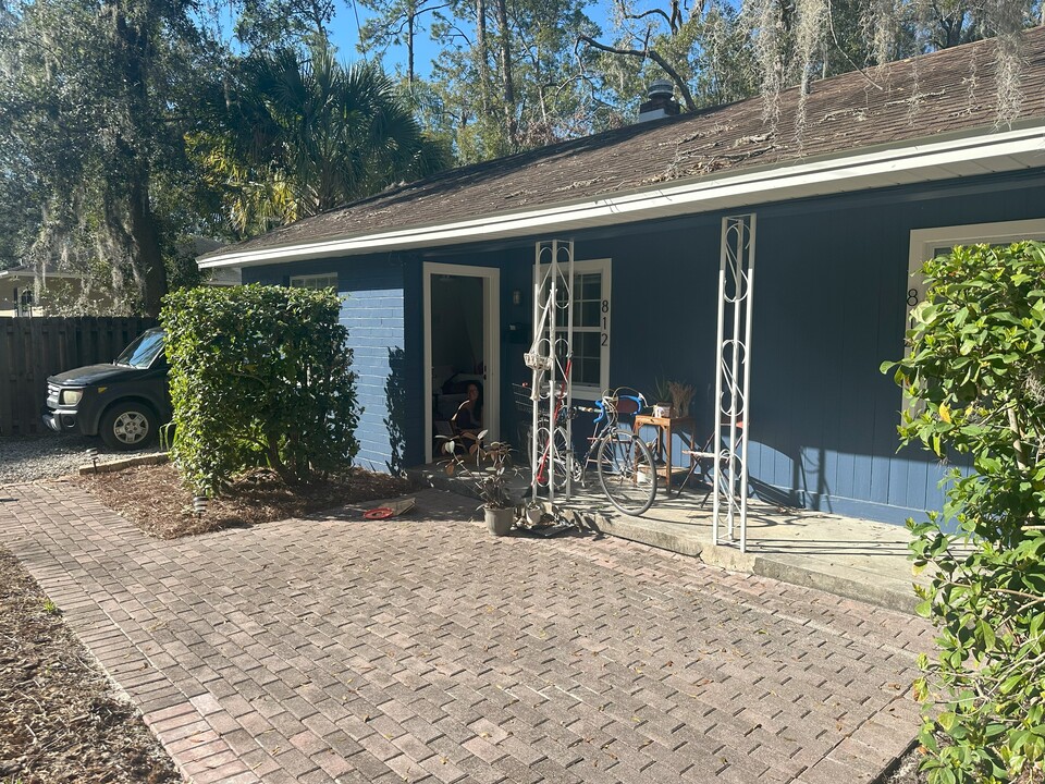 812 NE 8th Ave in Gainesville, FL - Building Photo