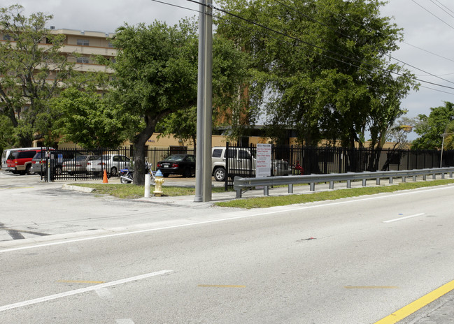 Hahn Family Residence Hall in North Miami Beach, FL - Building Photo - Building Photo