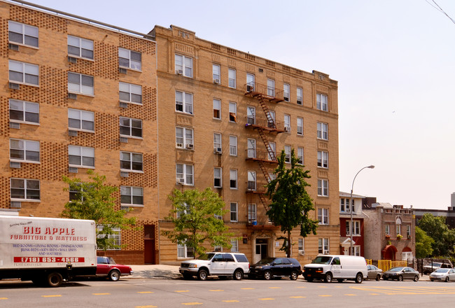 1630 Macombs Rd in Bronx, NY - Foto de edificio - Building Photo