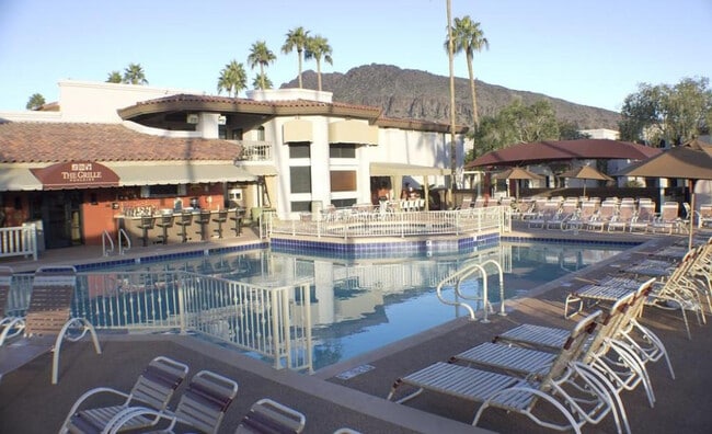 6302 E Camelback Rd in Scottsdale, AZ - Building Photo - Building Photo