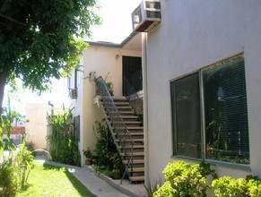 7107 Fulton Ave in North Hollywood, CA - Building Photo - Building Photo