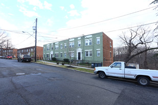 2624 29th St SE in Washington, DC - Foto de edificio - Building Photo