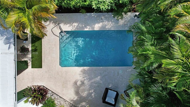 5650 Pine Tree Dr in Miami Beach, FL - Building Photo - Building Photo