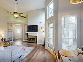 18024 Whispering Gables Ln in Dallas, TX - Building Photo