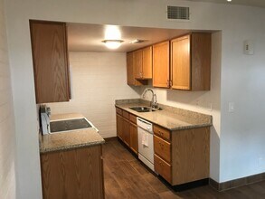 8562 E Roosevelt St in Scottsdale, AZ - Building Photo - Building Photo