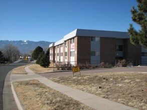 3620 Verde Dr-Unit -205 in Colorado Springs, CO - Building Photo - Building Photo