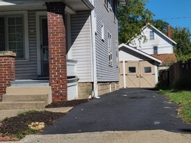 214 E Kelso Rd in Columbus, OH - Building Photo