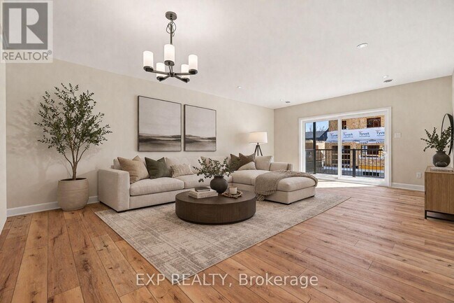 448 Falcon Ln in Russell, ON - Building Photo - Building Photo