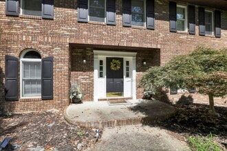 955 Eastward Cir in Zanesville, OH - Building Photo - Building Photo