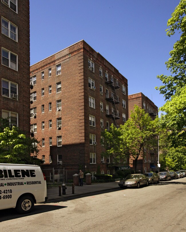 150 Bennett Ave in New York, NY - Foto de edificio - Building Photo