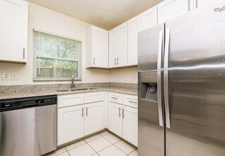 12312 Woodleigh Ave in Tampa, FL - Building Photo - Building Photo