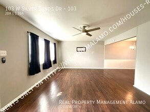 103 W Silver Sands Dr in San Antonio, TX - Foto de edificio - Building Photo