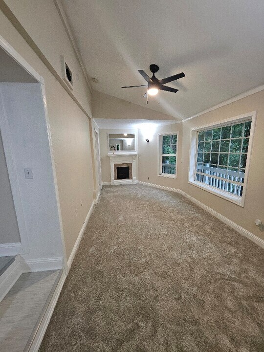 27 E Ave in Lake Oswego, OR - Building Photo