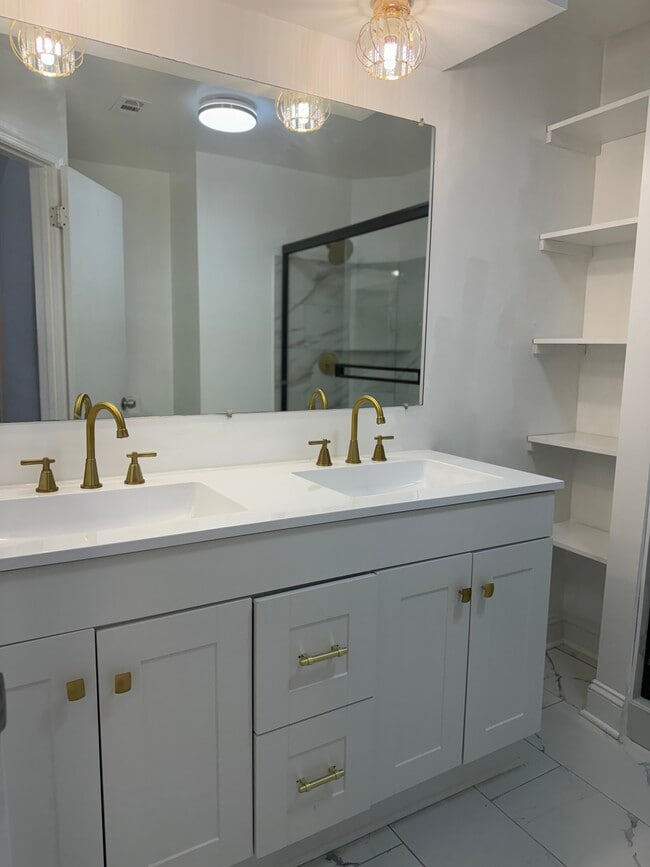 13701 Modrad Way, Unit 13 in Silver Spring, MD - Foto de edificio - Building Photo