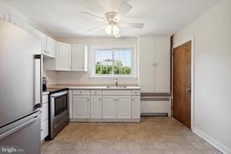 10 Lloyd Ave in Downingtown, PA - Building Photo - Building Photo