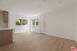 15213 Morrison St in Los Angeles, CA - Building Photo - Building Photo