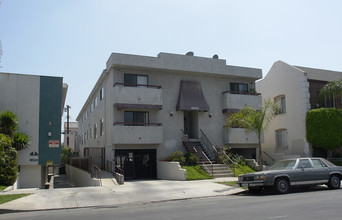 4840 Rosewood Ave in Los Angeles, CA - Building Photo - Building Photo