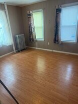 73 Friend St in Gloucester, MA - Building Photo