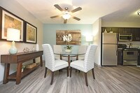 Dining Room - District at Hurstbourne Apartamentos in Louisville, Kentucky