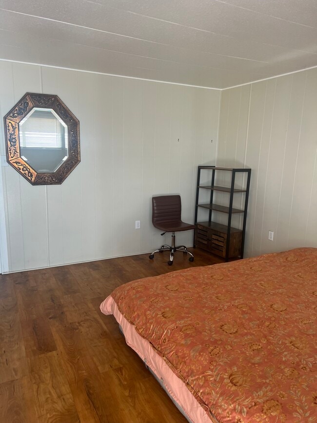 21001 Plummer St in Chatsworth, CA - Building Photo - Building Photo