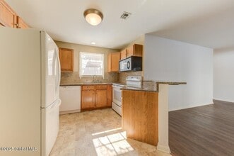 5 Heritage Way in Gansevoort, NY - Building Photo - Building Photo