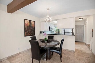 5760 Owensmouth Ave in Los Angeles, CA - Building Photo - Building Photo