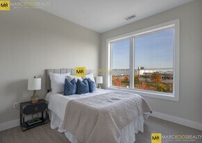 132 Bremen St, Unit 206 in Boston, MA - Building Photo - Building Photo