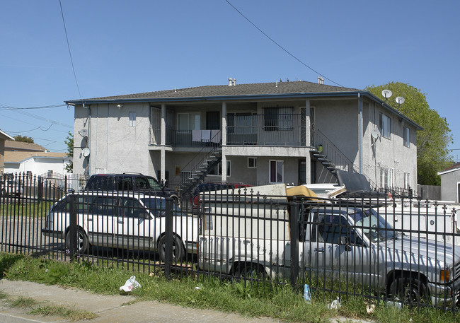 1208 York St in Richmond, CA - Foto de edificio - Building Photo