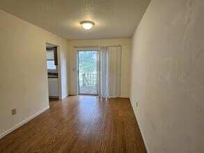 205 Country Villa Ln in St. Robert, MO - Building Photo - Building Photo