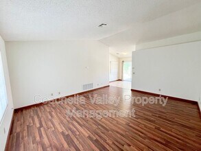 68350 Los Gatos Rd in Cathedral City, CA - Building Photo - Building Photo