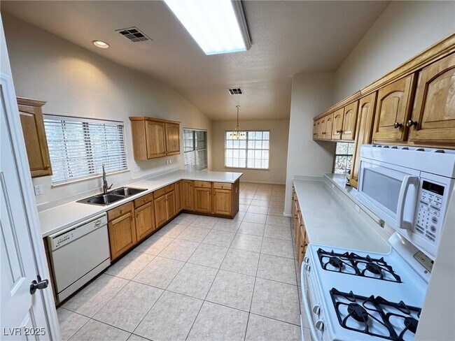 5117 Elm Grove Dr in Las Vegas, NV - Foto de edificio - Building Photo