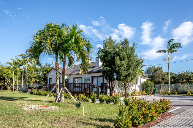 Pine Park Villas in Pinecrest, FL - Building Photo - Building Photo