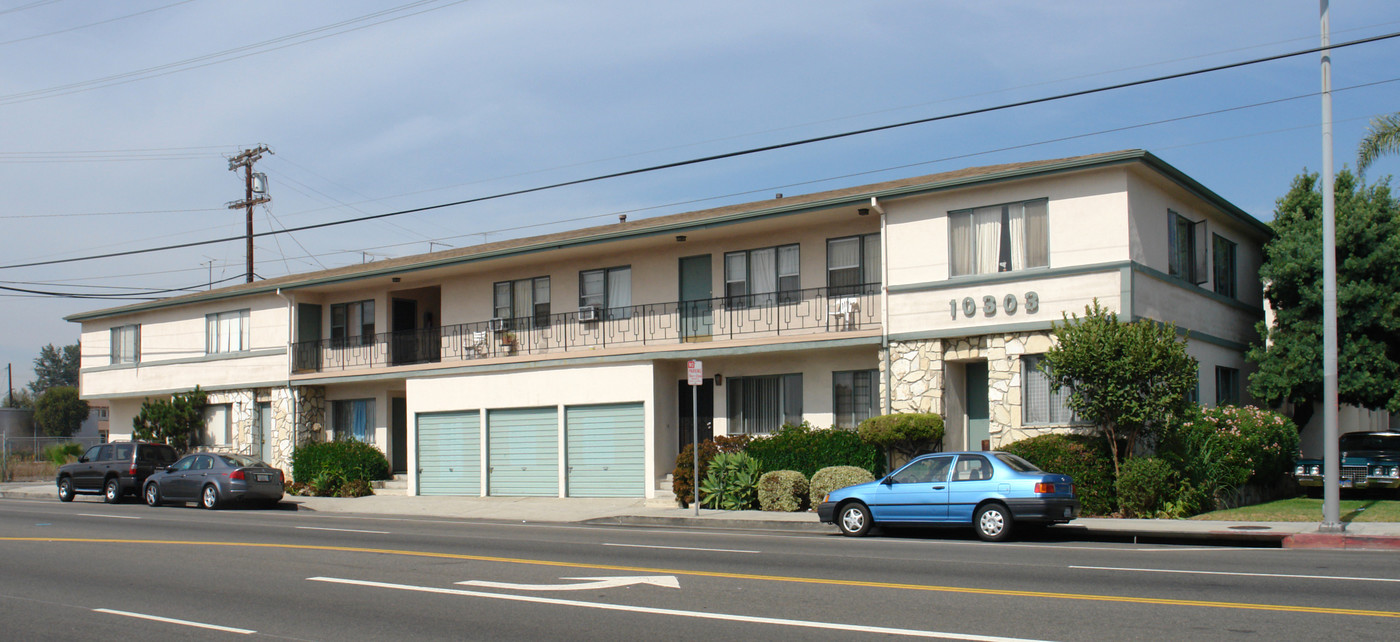 10303 Palms Blvd in Los Angeles, CA - Building Photo