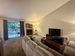 15433 Country Club Dr in Mill Creek, WA - Building Photo - Building Photo