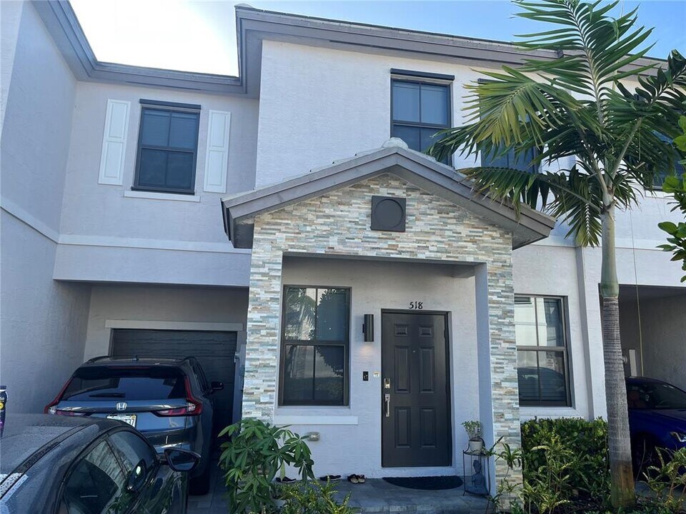 518 SW 19th Way in Fort Lauderdale, FL - Building Photo