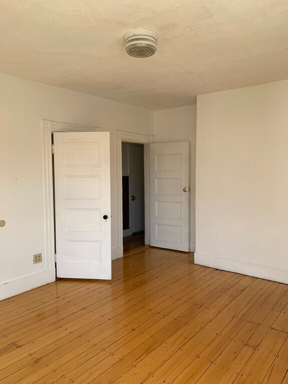 151 Central St, Unit #2 in Somerville, MA - Foto de edificio - Building Photo