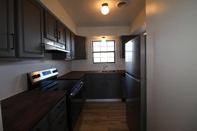 126 Fairway Ave in Monett, MO - Building Photo - Building Photo