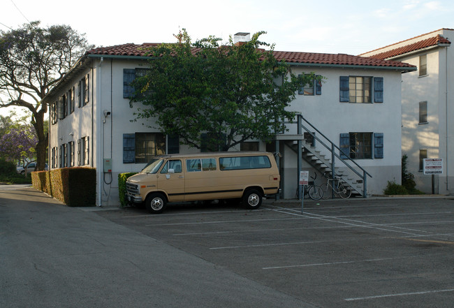 115 W Anapamu St in Santa Barbara, CA - Building Photo - Building Photo