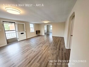 5 Lincoln Way W in New Oxford, PA - Building Photo - Building Photo