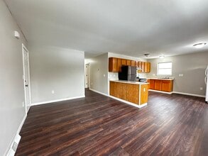 6 Maple St in South Hadley, MA - Building Photo - Building Photo