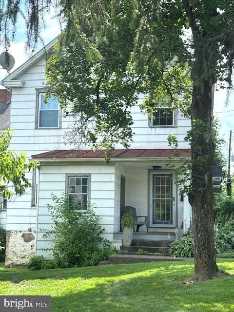 3072 Springtown Rd in Hellertown, PA - Building Photo