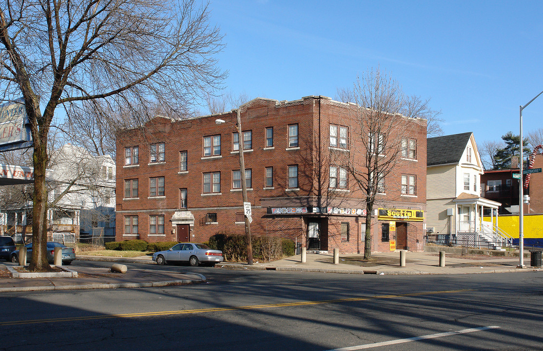 1468-1470 Albany Ave in Hartford, CT - Building Photo