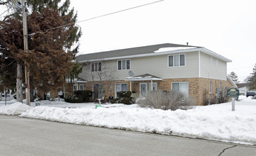 Elmherst Court in Williams Bay, WI - Foto de edificio - Building Photo