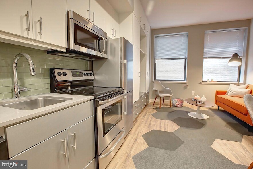 42 S 15th St, Unit 1B-0402 in Philadelphia, PA - Building Photo