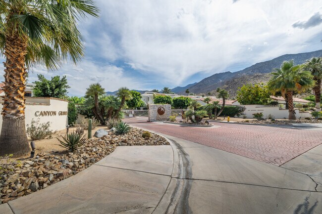 Canyon Granada in Palm Springs, CA - Foto de edificio - Building Photo